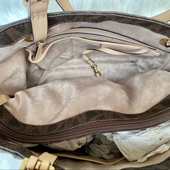 Michael Kors ✨ EW Large Logo Jet Set Tote - Picture 9 of 12